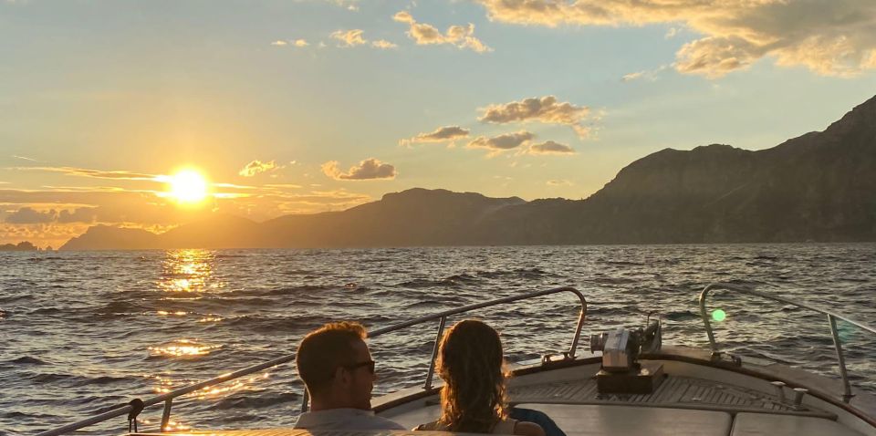 Positano: Amalfi Coast Sunset Group Boat Tour with Prosecco - What’s included (and what you should bring)