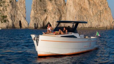 Positano: Boat Tour of Capri with Drinks and Snacks - Skimming the Amalfi Coast on the way to Capri