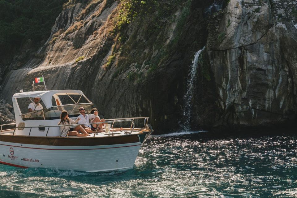 Positano: Boat Tour of Capri with Drinks and Snacks - The Li Galli moment: a quick myth, a good view
