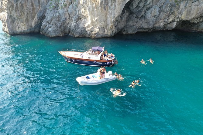 Positano e Amalfi exclusive cruise - The day’s rhythm: short stops, big water time