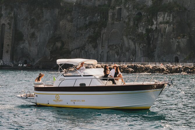 Private Amalfi Coast Tour with a 28ft Boat - Onboard refreshments: small luxuries that keep the day pleasant