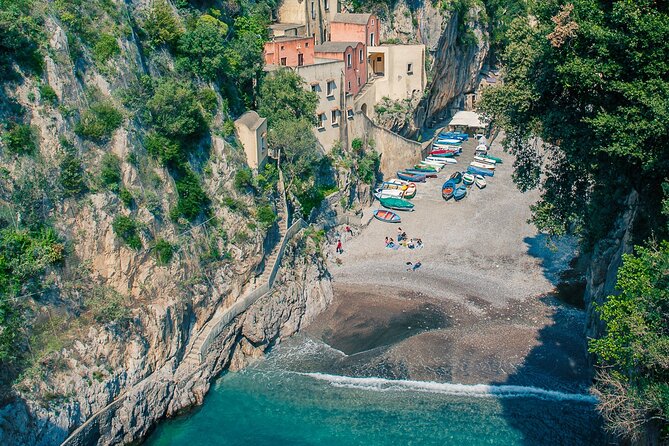 Private Boat Tour: 90 minutes in Amalfi Coast with snacks and drinks - Why this Positano boat tour feels different than a drive