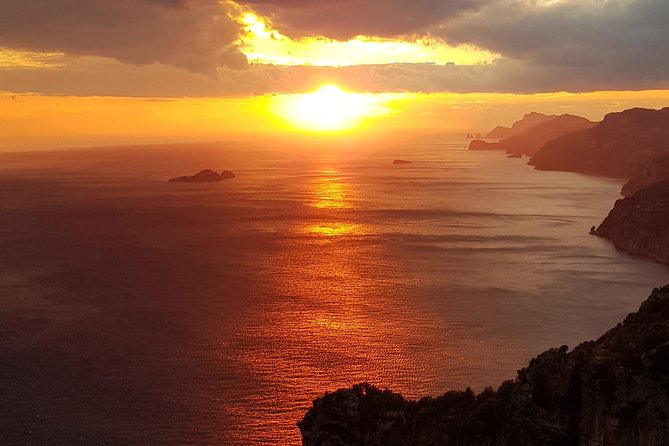 Private boat tour among the wonders of Capri and Positano - The route that strings together Sorrento, Capri, and Positano