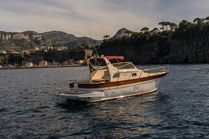 Private Boat Tour from Sorrento to Capri on a Classic Gozzo 8.50 - Island time on Capri: using your 3-hour window well