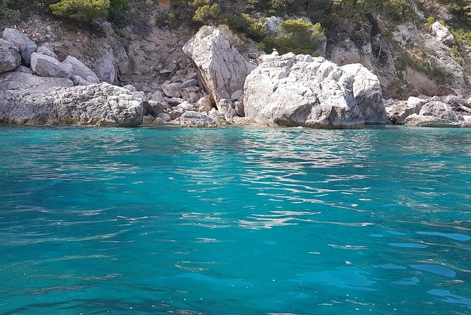Private boat tour of the island of Capri - 4 Hours in Capri: How to Spend the Island Time