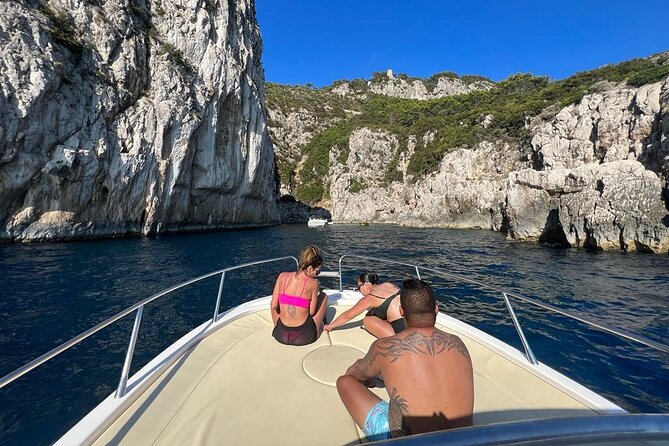 Private Boat Tour to Capri's Hidden Gems with Local Skipper - The longer break at Punta Ventroso: aperitivo, dips, and a little beach time