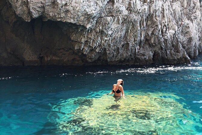 Private boat trip to Capri - Swimming and snorkeling: where the day turns fun