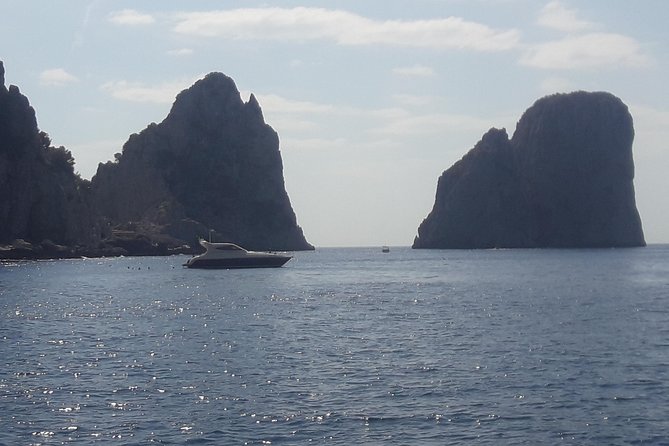 Private Cruise around Capri - yacht 50' - Meeting point at Capri Harbour: how to get started smoothly