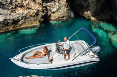 Private Day Boat Trip to Capri and Blue Grotto from Positano - Getting on the water in Positano: the meeting point and early flow