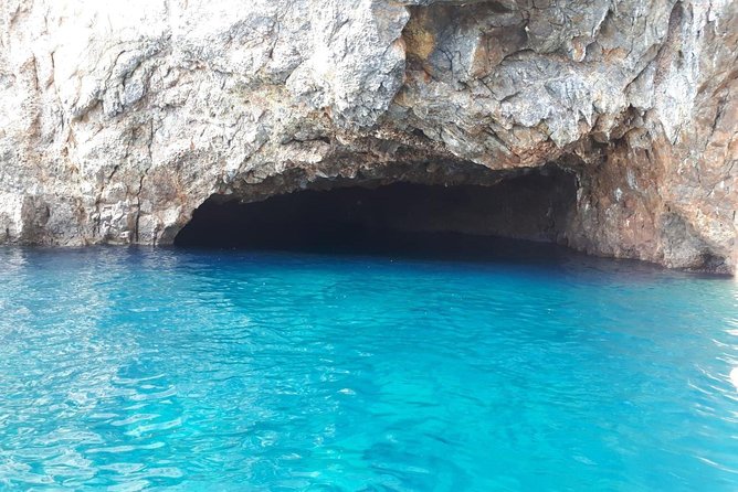 Private Full-Day Guided Boat Tour at the Amalfi Coast - Snorkel gear, goggles, noodles, and towel life