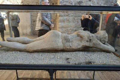 Private Guided Tour of Pompeii and Herculaneum - Meeting at Porta Marina and Getting to Herculaneum by Train