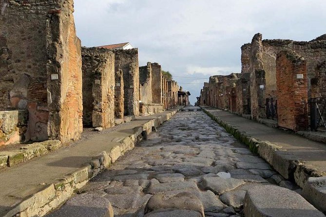 Private Guided Tour of Pompeii. Sunset Tour - Stop 1: Pompeii Archaeological Park Highlights in Cooler Light