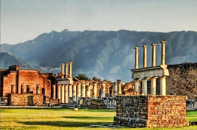 Private Guided Tour of Pompeii. Sunset Tour - Teatro Grande and the Lupanar: Entertainment as a Neighborhood