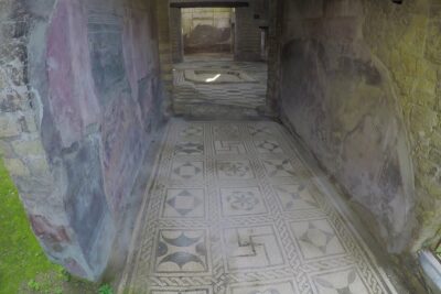 Private Pompeii and Herculaneum from SORRENTO - Pompeii Scavi: 2 hours in the commercial city buried in 79 AD