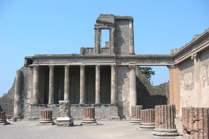 Private Pompeii Tour with 3D Virtual Reality Headset - Tour Assistant Only - Timing and departures: morning or afternoon