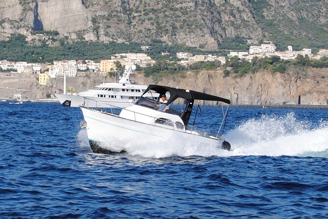 Private Scenic Boat Tour from Sorrento to Positano and Amalfi - Positano: colorful cliff houses and a realistic 1-hour wander