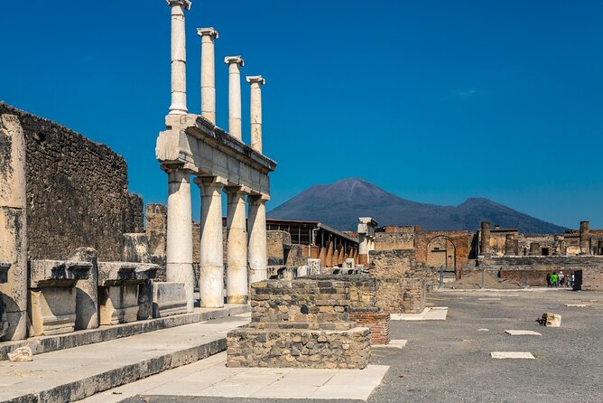 Private Skip-the-line Pompeii & Mt. Vesuvius Tour from Sorrento - Stabian Baths: how Pompeii handled hot, cold, and social time