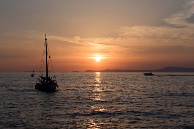 Private Sorrento Sunset Cruise with Prosecco, Spritz & Limoncello - Porto di Sorrento: where the evening starts