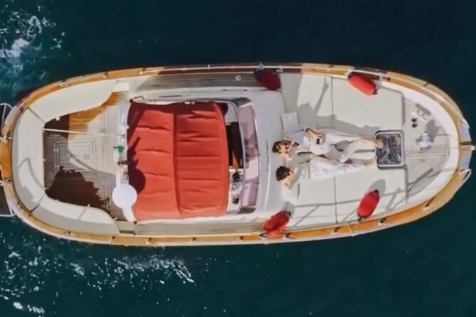 Private Tour of the Island of Capri by Boat and Visit to the Caves - Passing the natural arch of Capri: the quick view that sets the tone