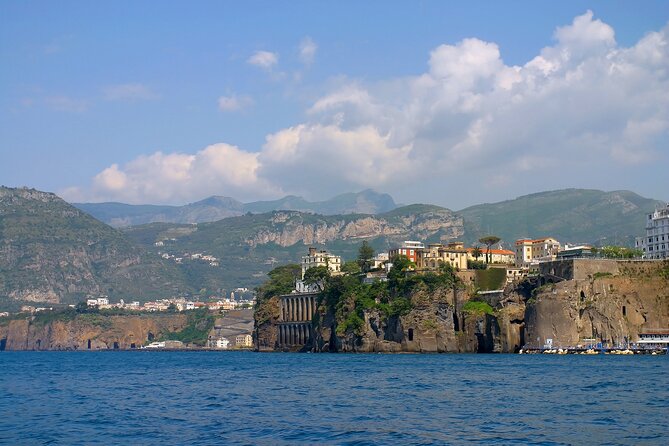 Private transfer from Naples/Salerno to Sorrento, or vice versa - English-speaking, professional drivers: punctual and helpful in real life