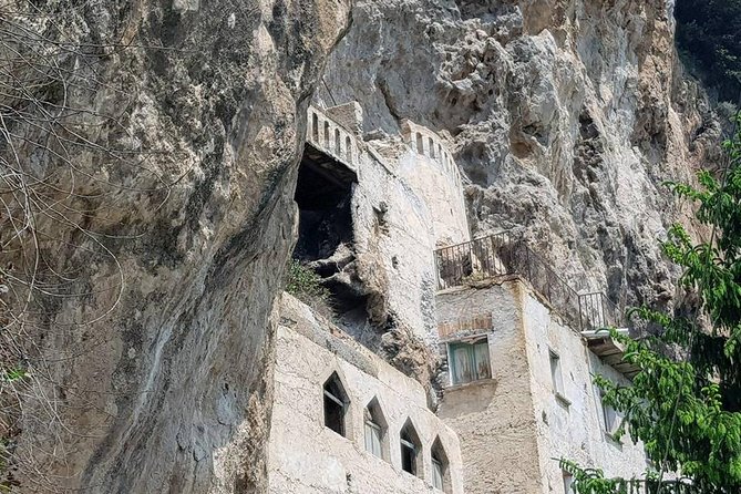 Private Walking tour from Ravello to Amalfi following Escher works - Passing Ravello’s historical villa walls before you drop into Amalfi