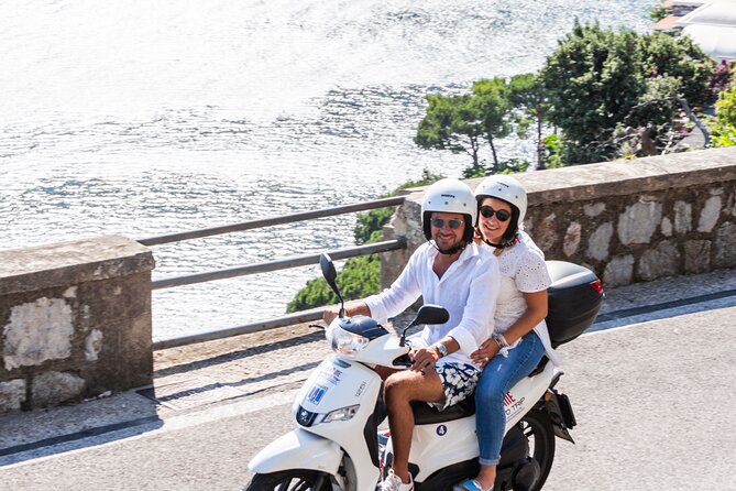 Scooter rental to visit the Amalfi Coast - Getting your scooter in Positano: meeting point and handoff