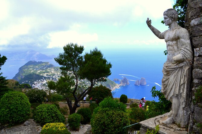 Shared CAPRI Tour - 360° experience by Bus, Boat & Guide - The 1-hour boat ride: caves, Faraglioni, and a change of pace