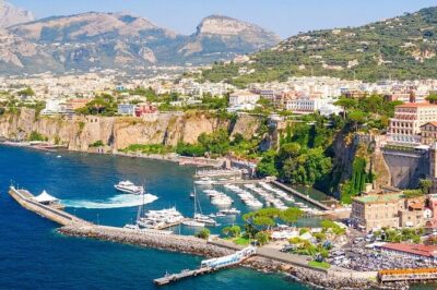 Shuttle service from Sorrento to Napoli Airport/Train Station - The Ride: Air-Conditioned Comfort and Luggage That Doesn’t Turn Into a Problem