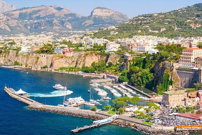 Shuttle service from Sorrento to Napoli Airport/Train Station - The Ride: Air-Conditioned Comfort and Luggage That Doesn’t Turn Into a Problem