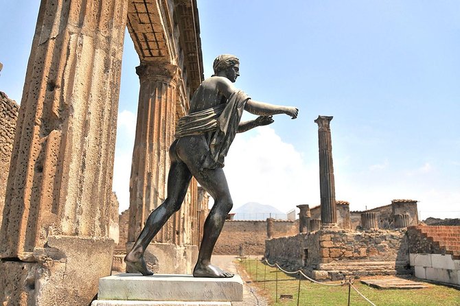 Skip-the-line Ancient Pompeii Highlights Exclusive Tour with Local Private Guide - Foro di Pompeya: A Short Walk Through Public Power