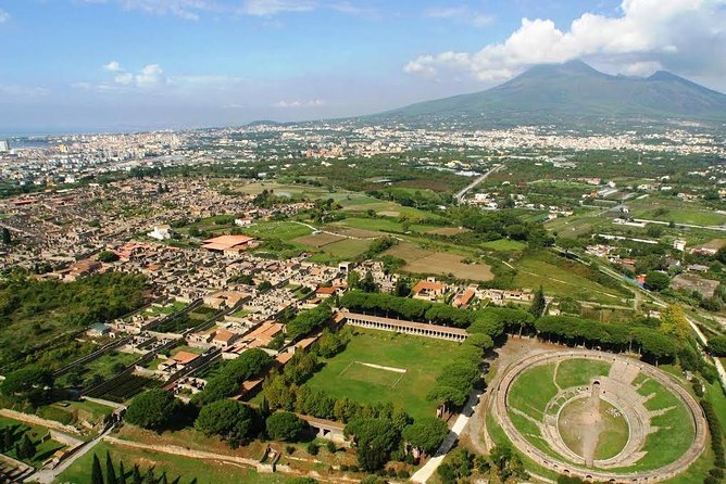 Skip-the-Line Pompeii and Vesuvius Tour - Entering Pompeii with skip-the-line help (and a guide you actually use)