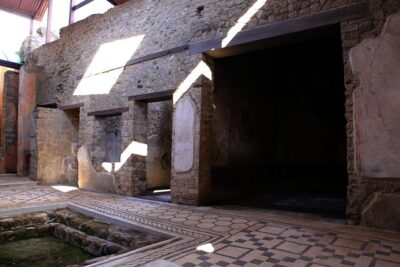 Small Group Guided Walking Tour of Ancient Pompeii Highlights - Meeting at Coffee Shop Vittoria Via Mare: show up early, stay comfortable