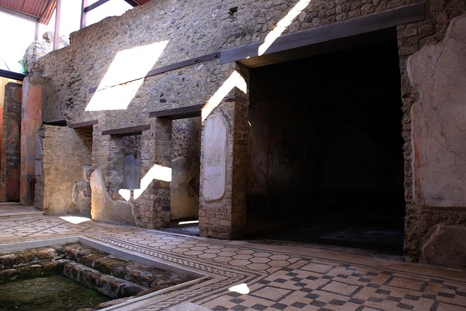 Small Group Guided Walking Tour of Ancient Pompeii Highlights - Meeting at Coffee Shop Vittoria Via Mare: show up early, stay comfortable