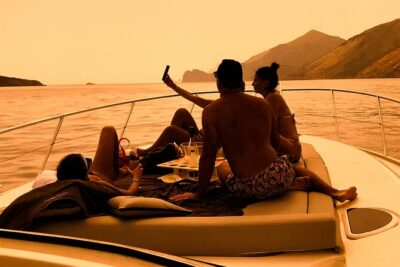Small Group Tour to Positano by Boat at Sunset - Getting There: The Cala Marinai Meeting Point Is Key
