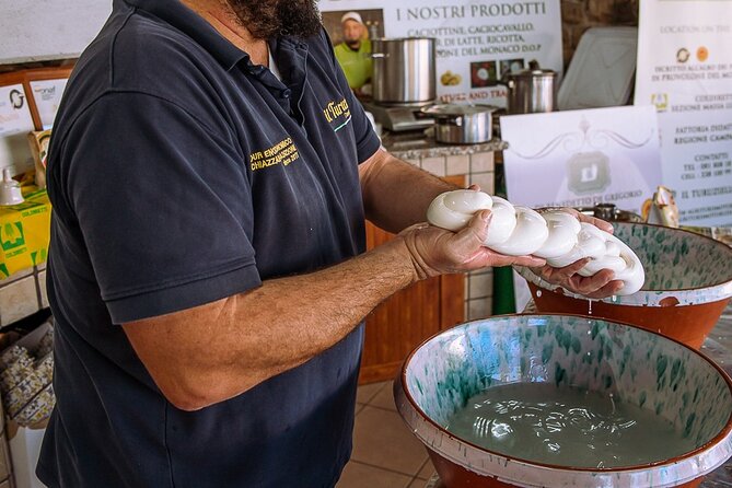 Sorrento Ape Tour, Lemon Garden, Mozzarella Show & Pizza Class - Neapolitan pizza lesson in Schiazzano: learning fast, eating immediately