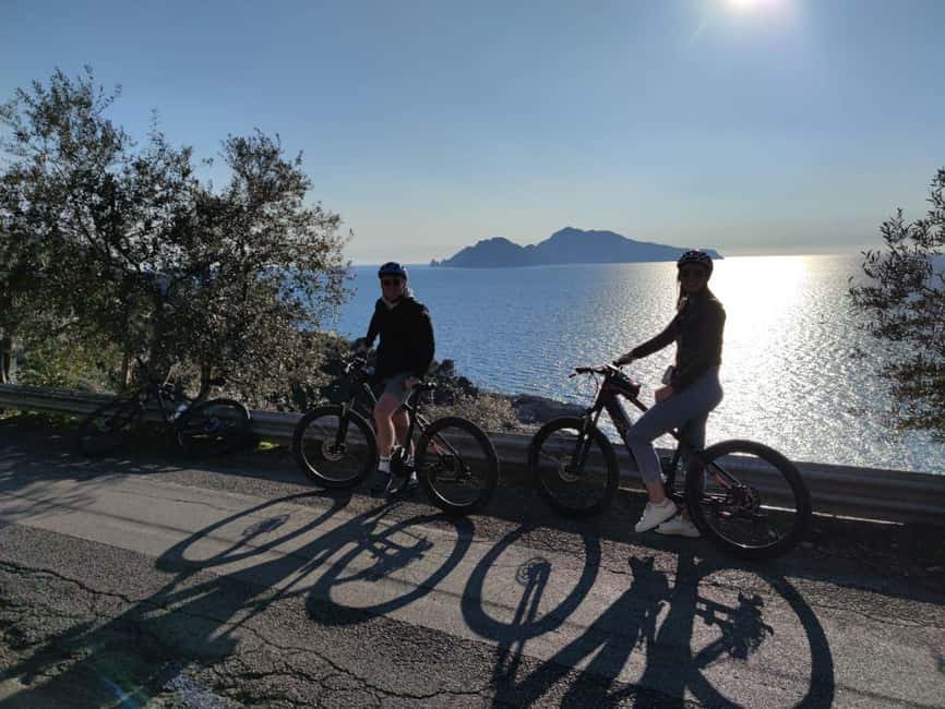 Sorrento Coast E-Bike Tour and Visit at Vinegar Cellar - The 50-minute ride: old connection roads and Gulf of Naples views