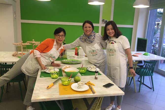 Sorrento Cooking Experience - Terry's kitchen - The flow of a 3-hour class: welcome drink, hands-on cooking, and tasting breaks