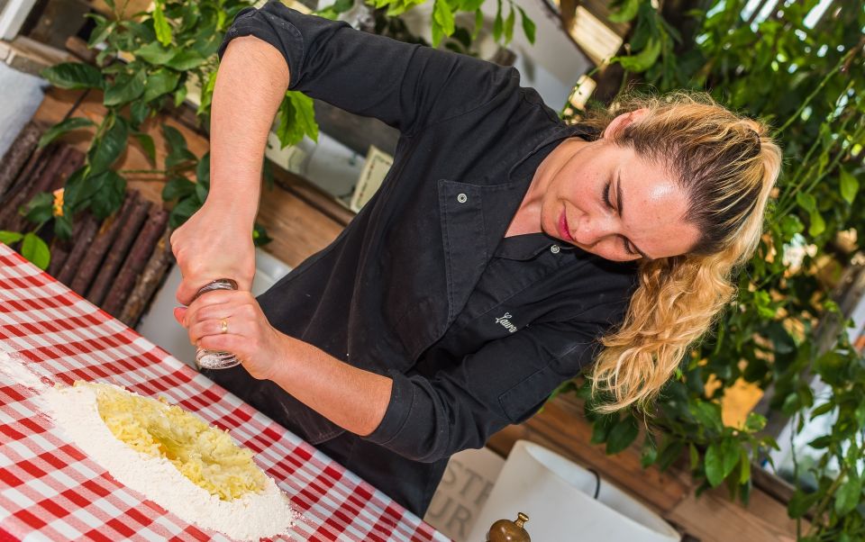 Sorrento: Hands-on Cooking Class - Welcome Drink and Bruschetta Al Pomodoro: Set the Tone