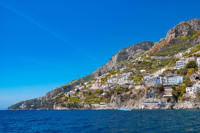 Sorrento: Private boat tour Capri&Positano - Raffaelli Shamal 40 - Amalfi Coast Views From the Water and the Li Galli Stop