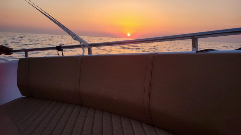 Sorrento: Private Sunset Cuise with Prosecco and Limoncello - Entering Marina Grande for a true Sorrento-from-the-sea start