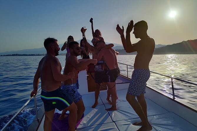 Sorrento Sunset Experience With Prosecco, Limoncello and Snacks - Semi-private feel: why max 14 passengers matters
