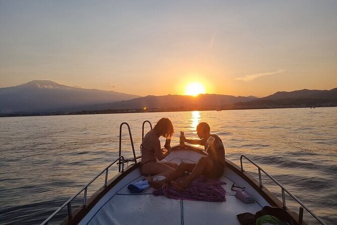 Sorrento Sunset Experience With Prosecco, Limoncello and Snacks - Price, the €25 harbor fee, and whether it’s good value