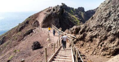 Sorrento: Vesuvius Day Trip with Entry and Lunch - Finding your group: Lauro Square and Bar Kontatto