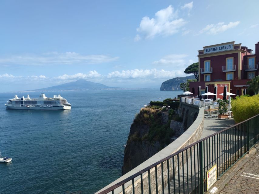 Sorrento: walking in the Grand Tour with stunning landscapes - Marina Grande: seaside gates, fishermen nets, and a Sofia Loren moment