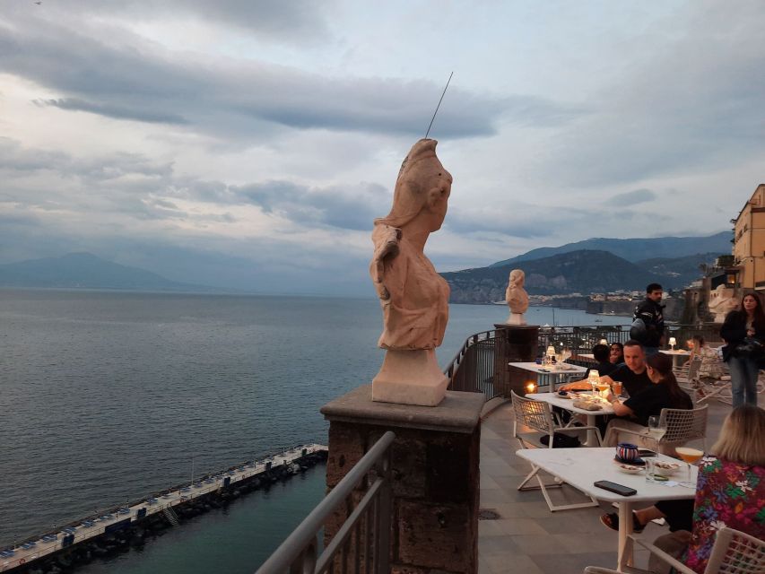 Sorrento: walking in the Grand Tour with stunning landscapes - Starting at Vittoria Square: Bellevue Syrene and Roman leftovers