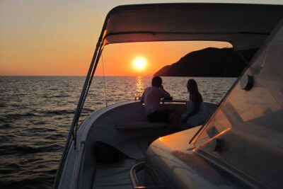 Sunset boat tour of the Amalfi Coast - Stop-by-Stop: Il Duoglio, Sant’Andrea Cave, and the Arch of Love