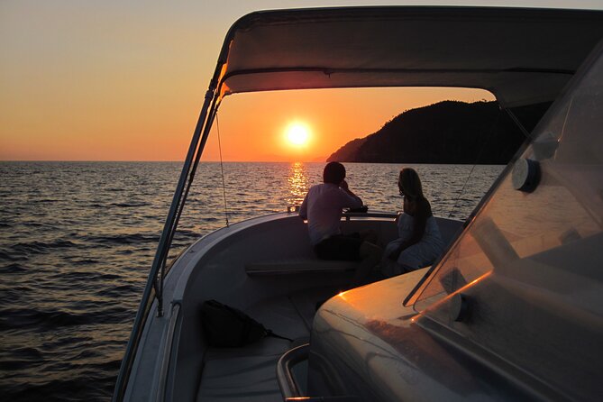 Sunset boat tour of the Amalfi Coast - Stop-by-Stop: Il Duoglio, Sant’Andrea Cave, and the Arch of Love