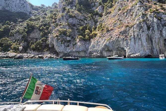 The Blue Fever: Capri island day cruise - White Grotta and Grotta Verde: the color science you can see for yourself