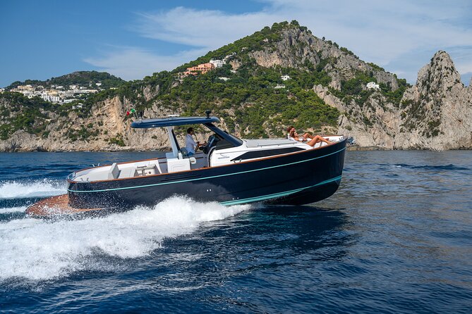 The Blue Fever: Capri island day cruise - The pacing: lots of quick cave moments plus one big 3-hour break