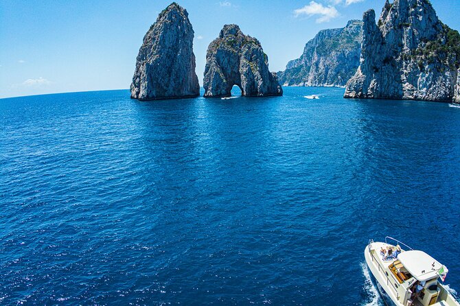 Tour Privato di Capri&Positano in Barca - A Private Boat Day That Links Capri Grottos, Faraglioni, and Positano
